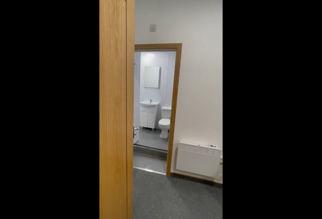Brand new Studio all bills Inc-3 mins to UoL Main Photo
