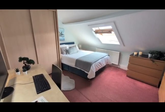 Video 1: Very large executive room