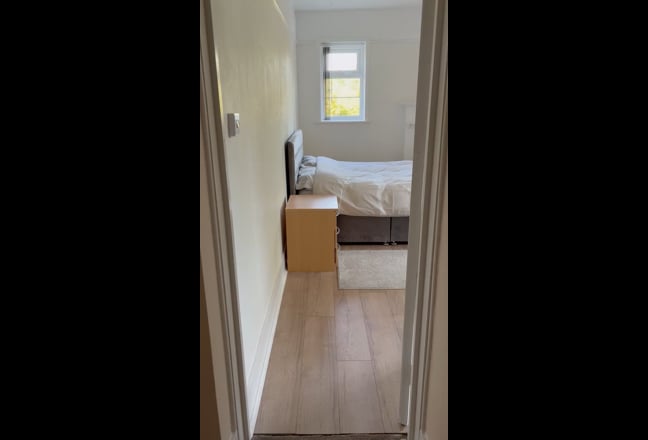 Large & spacious double room in rural location  Main Photo
