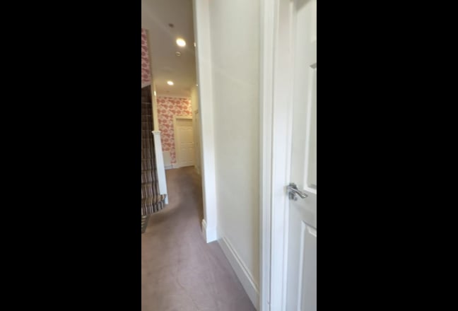 🔥 Luxury En-Suite Rooms - TV and bills included  Main Photo