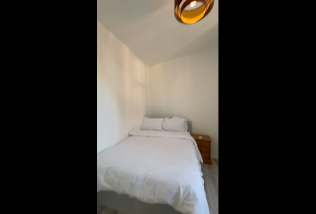 Ensuite Rooms in a shared apartment Main Photo