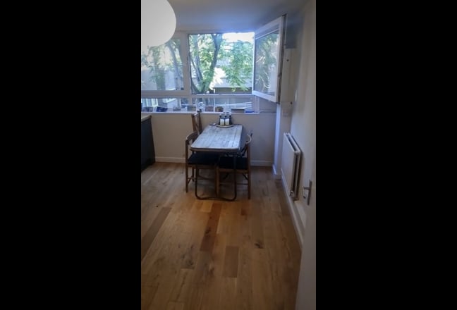 King-size double with shared home office Main Photo