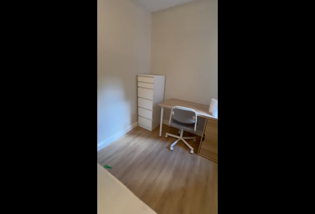 2 Newly Refurbished En Suite Rooms Available  Main Photo