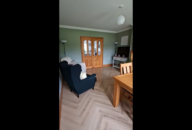 Spacious room with ensuite - close to Hospital Main Photo