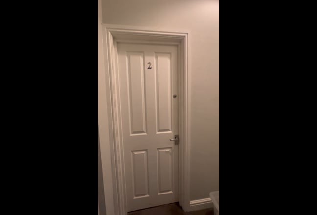 Central  en-suite room with off-road parking 🚗  Main Photo