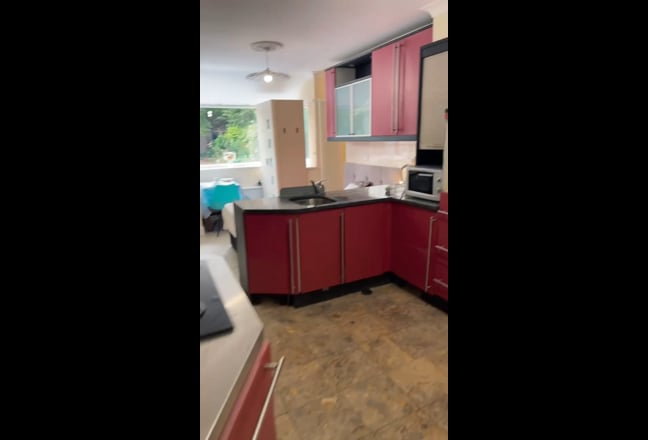 Large Studio Flat | Good Hope hospital Main Photo