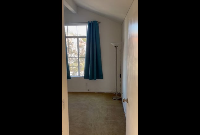 Unfurnish Bedroom Shared Bathroom Main Photo