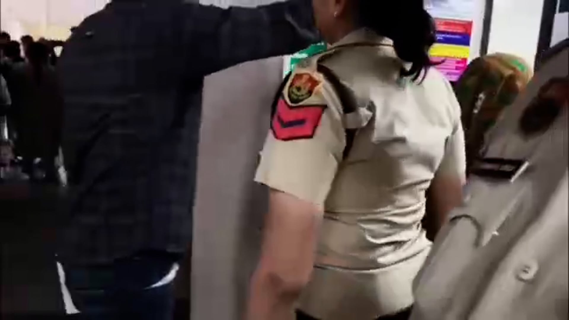 बच्चे को फेकने वाली महिला गिरफ्तार 