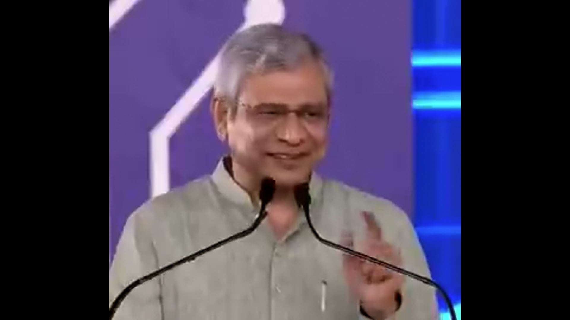 नया भारत!!
भारत में बनी सेमी कंडक्टर चिप अब जापान अमेरिका और यूरोप भी जाएगी..!!*

यही तो है PM मोदी जी का नया भारत।
