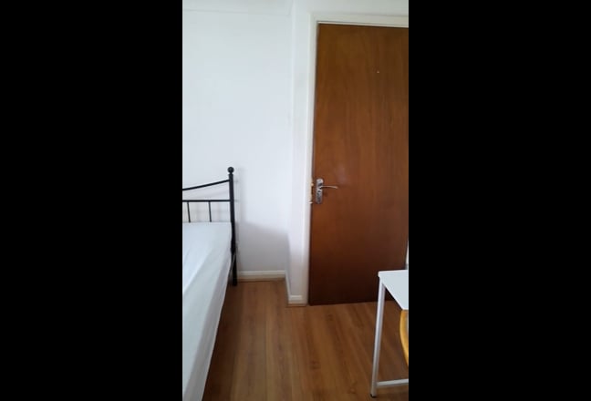 Double room in NW10 Main Photo