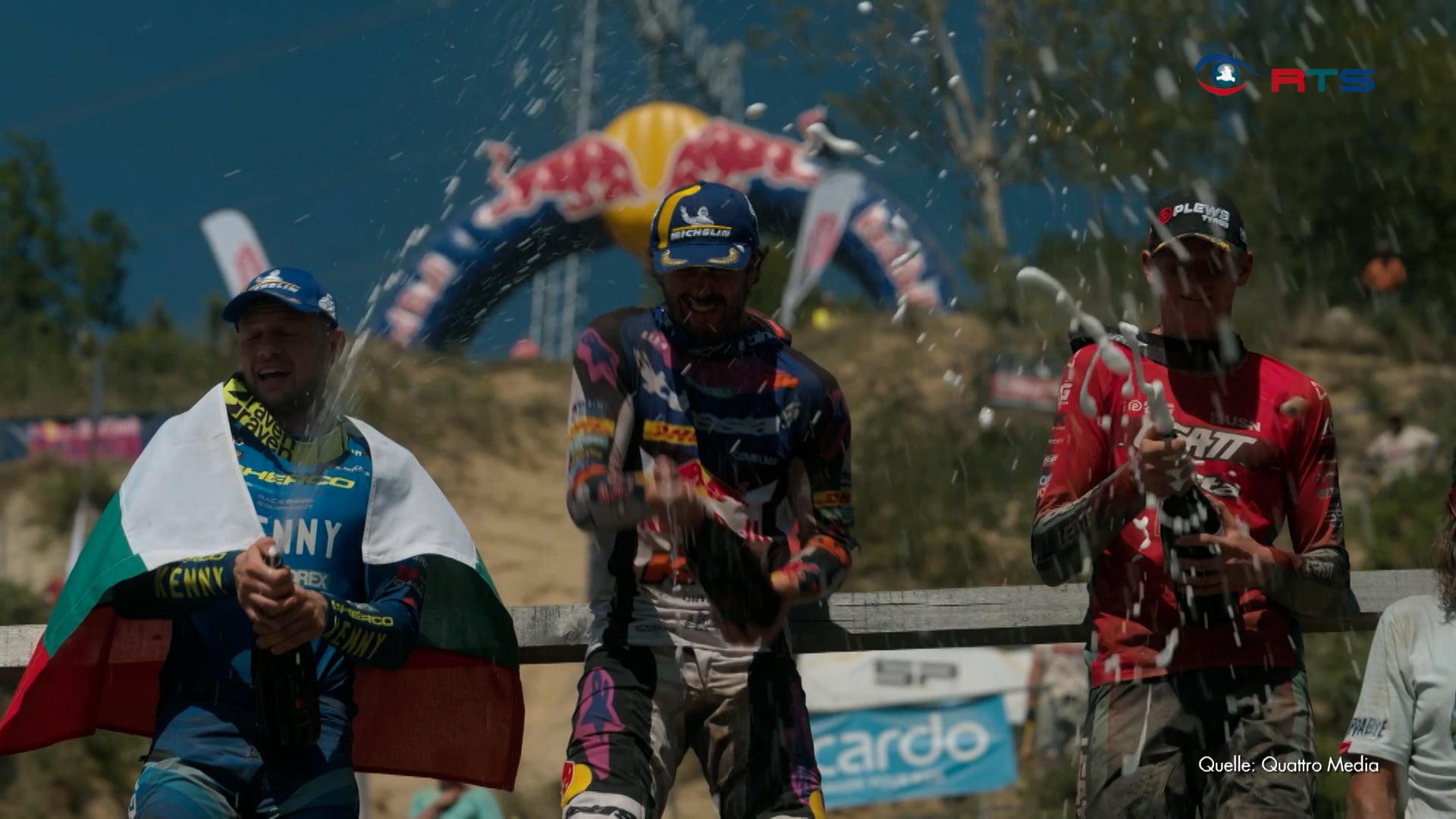 red-bull-romaniacs-manuel-lettenbichler-feiert-7-gesamtsieg