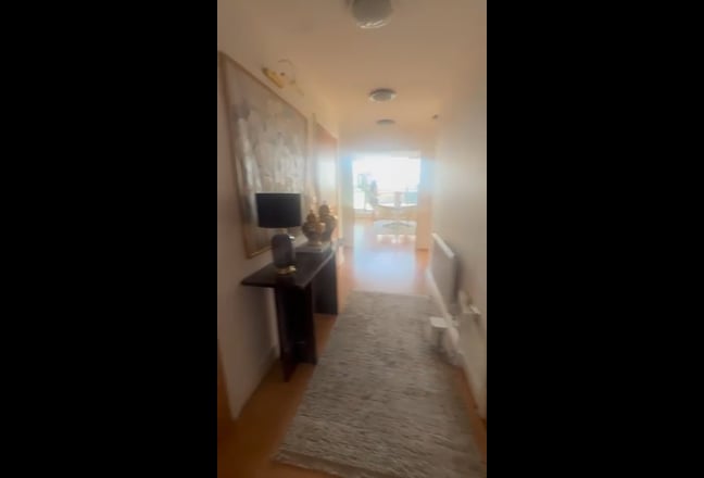 Bright Double bed room in a 3 Bed flat-12th floor Main Photo