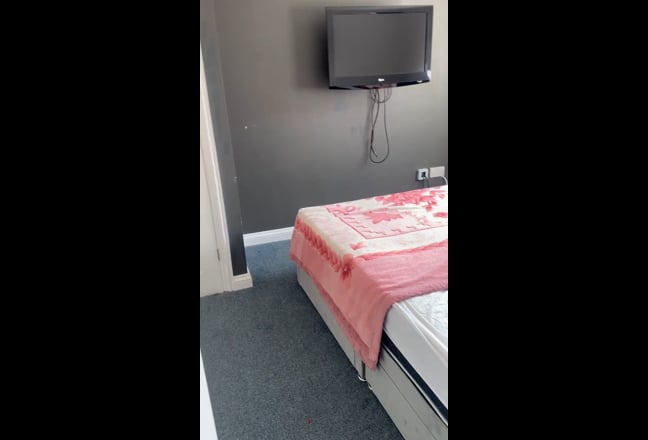 Luxury Furnished Ensuite Double Bed Room Near PRUH Main Photo