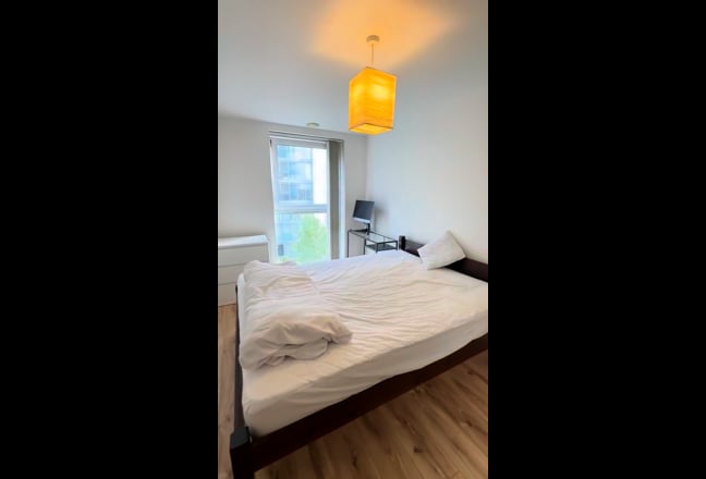 Double Room in Modern 3-bed Flat with great views Main Photo