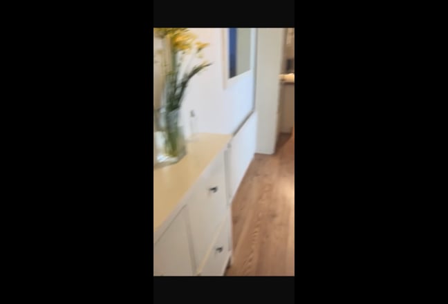 Large room for a female only Main Photo