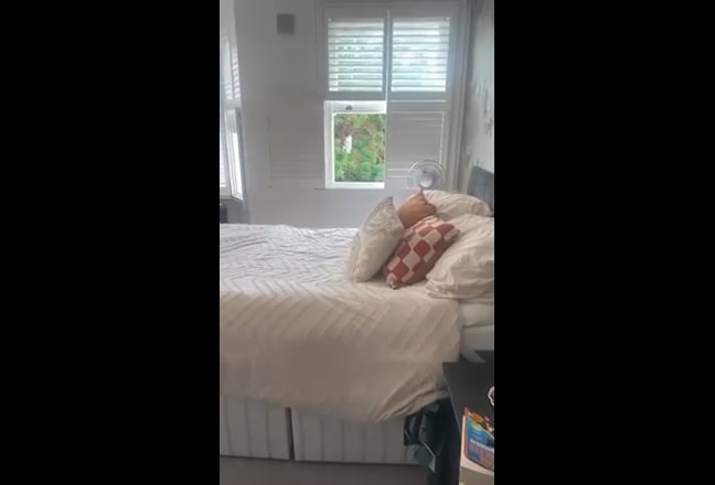 XXL room with en-suite and built in wardrobes.  Main Photo