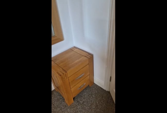 Double Room with Ensuite Nr Train Stn (301 & 303) Main Photo
