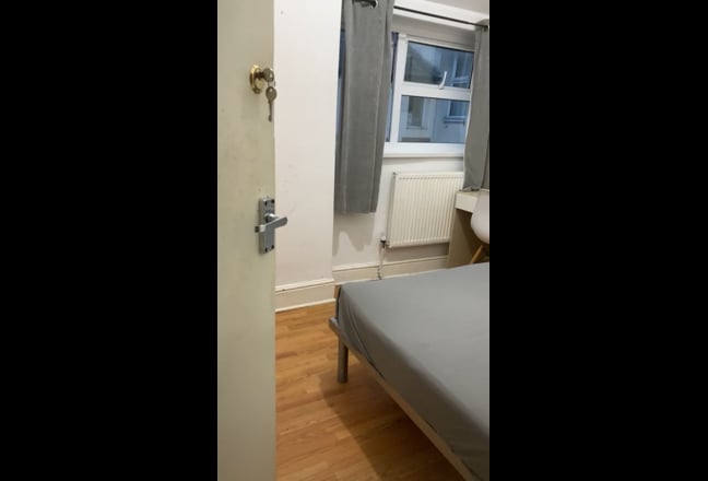 Bright & Spacious Room in a Well-Managed 6-Bed HMO Main Photo