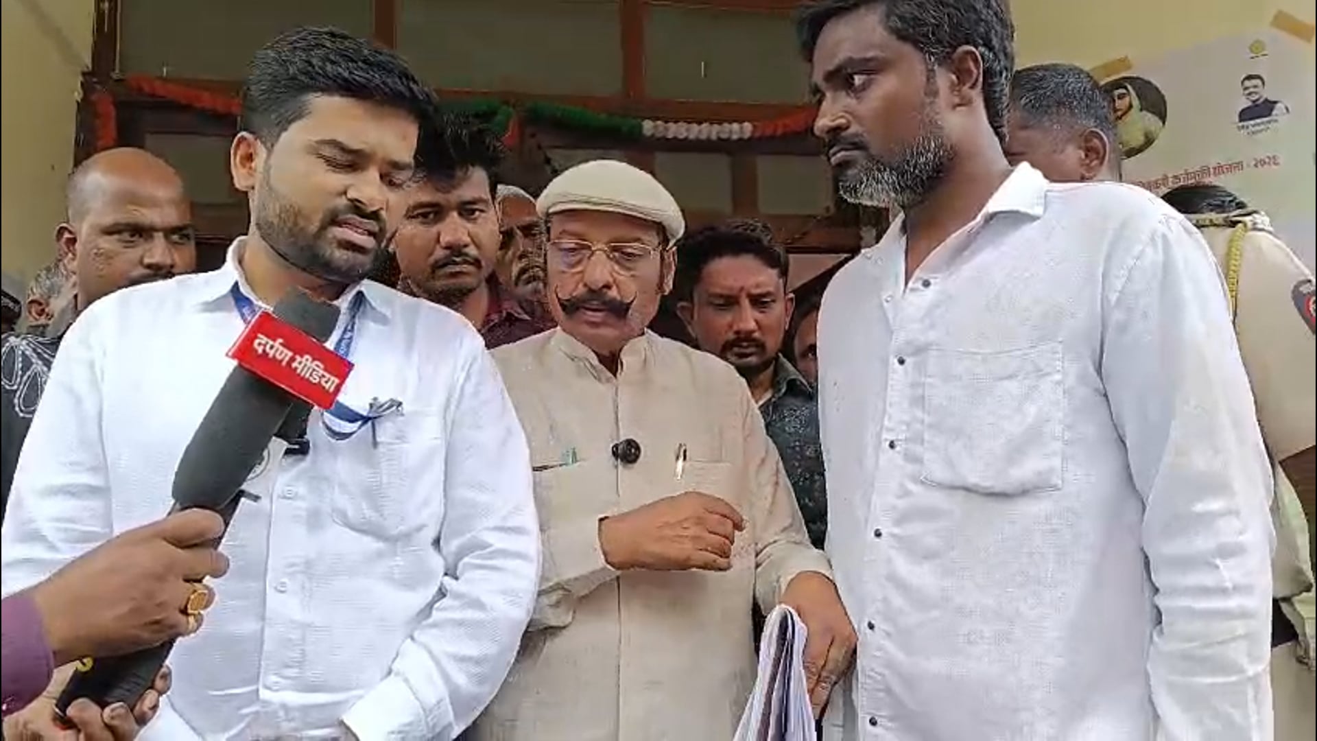 शिरूर अंतनपाळ तहसील कार्यालयात गोंधळ,तहसीलदार व आंदोलक आमनेसामने