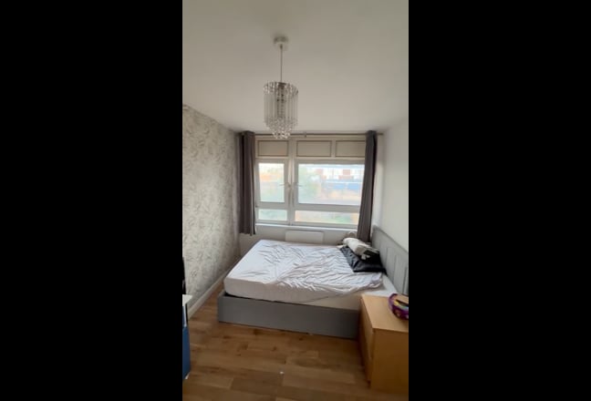 Spacious Double Room for 1 Girl – Isle of Dogs Main Photo