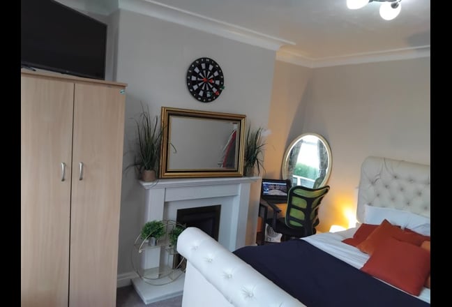 🏡 Professional Male- Furnished. Bills Inc Main Photo