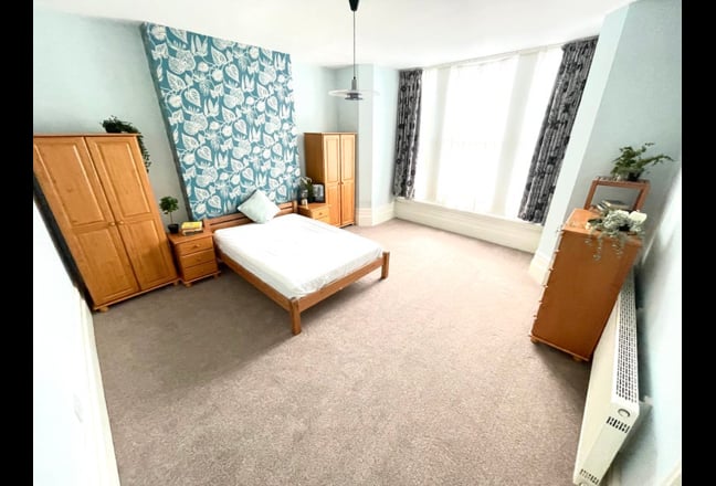 Video 1: Bedroom - angle 1