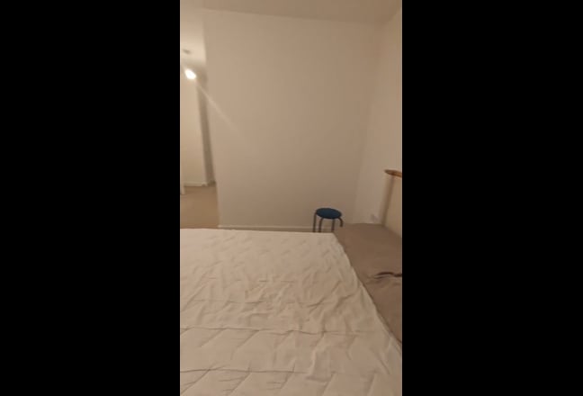 Stunning Large Master Bedroom | En-suite + Walk-in Main Photo