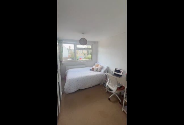 Room in a lovely two bed house in Chesteron Main Photo