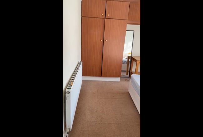 Double room available at forest hill. Main Photo