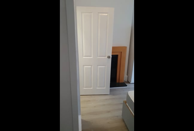 Large Furnished Double En-suite Room To Let Main Photo