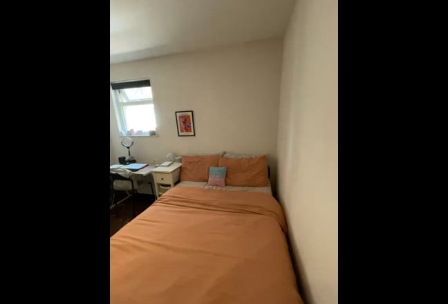 Double Room in Friendly Warehouse for Female Main Photo