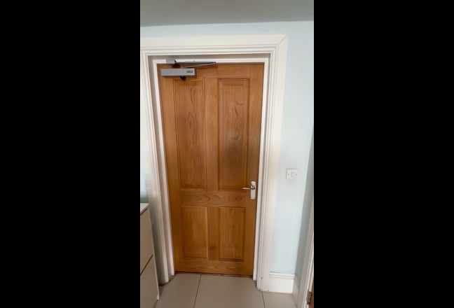 Video 1: Small double room in amazing house super close to the station and shops
