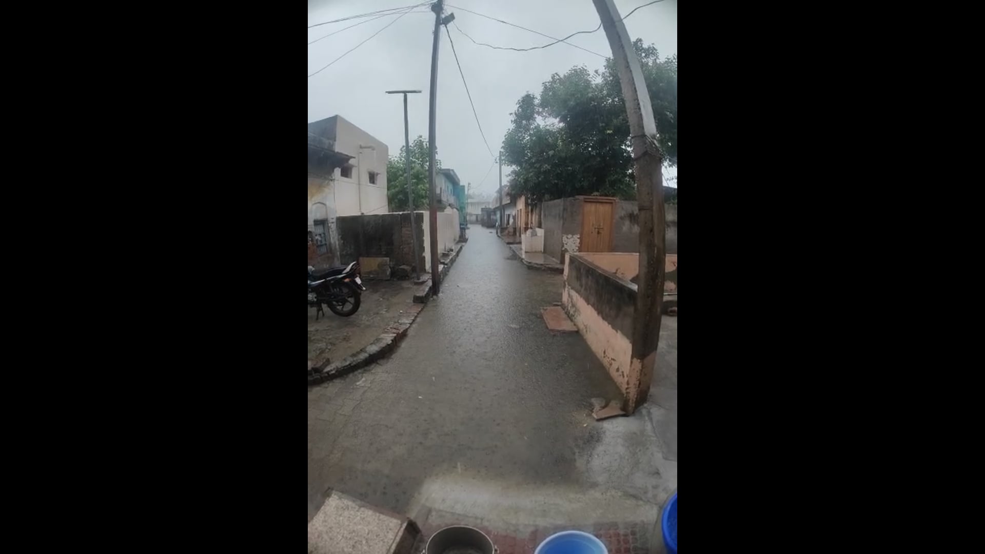 जनपद मथुरा में सुबह से ही झमाझम बारिश