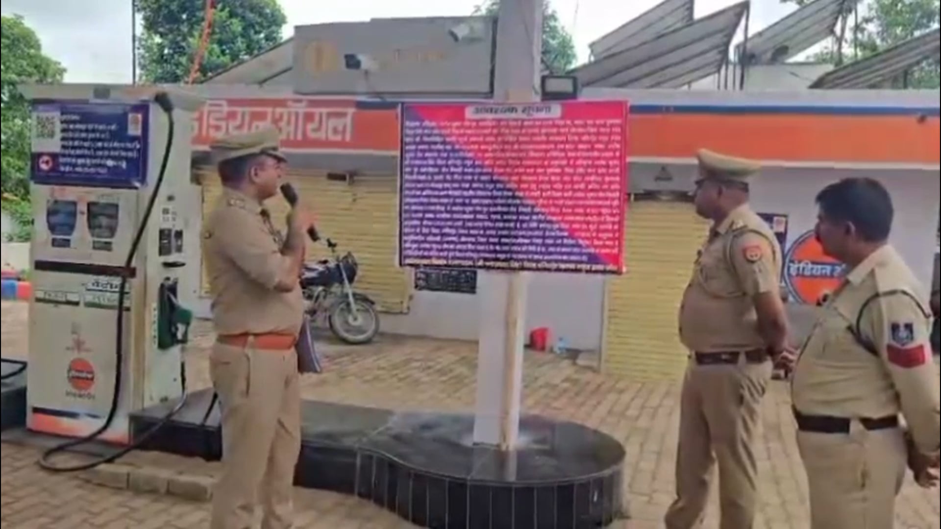 फरह प्रशासन की कार्रवाई में 19 करोड़ की संपत्ति कुर्क