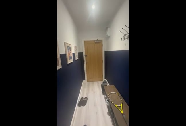 Double bedroom in Prime location Main Photo
