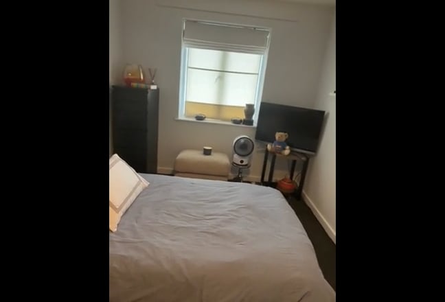 Spacious double bedroom in North Kensington Main Photo