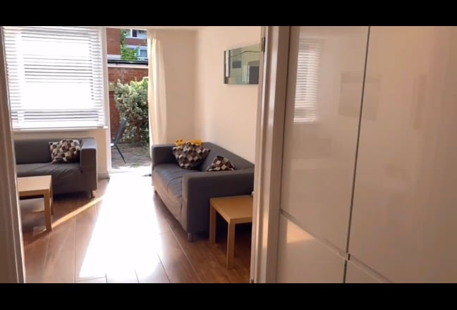 ✨Amazing room in modern & refurb FEMALE share✨ Main Photo