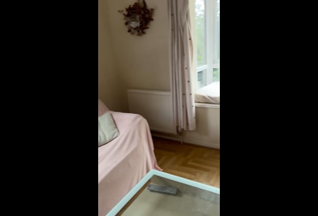 Lovely large double room in quite area E14 Main Photo