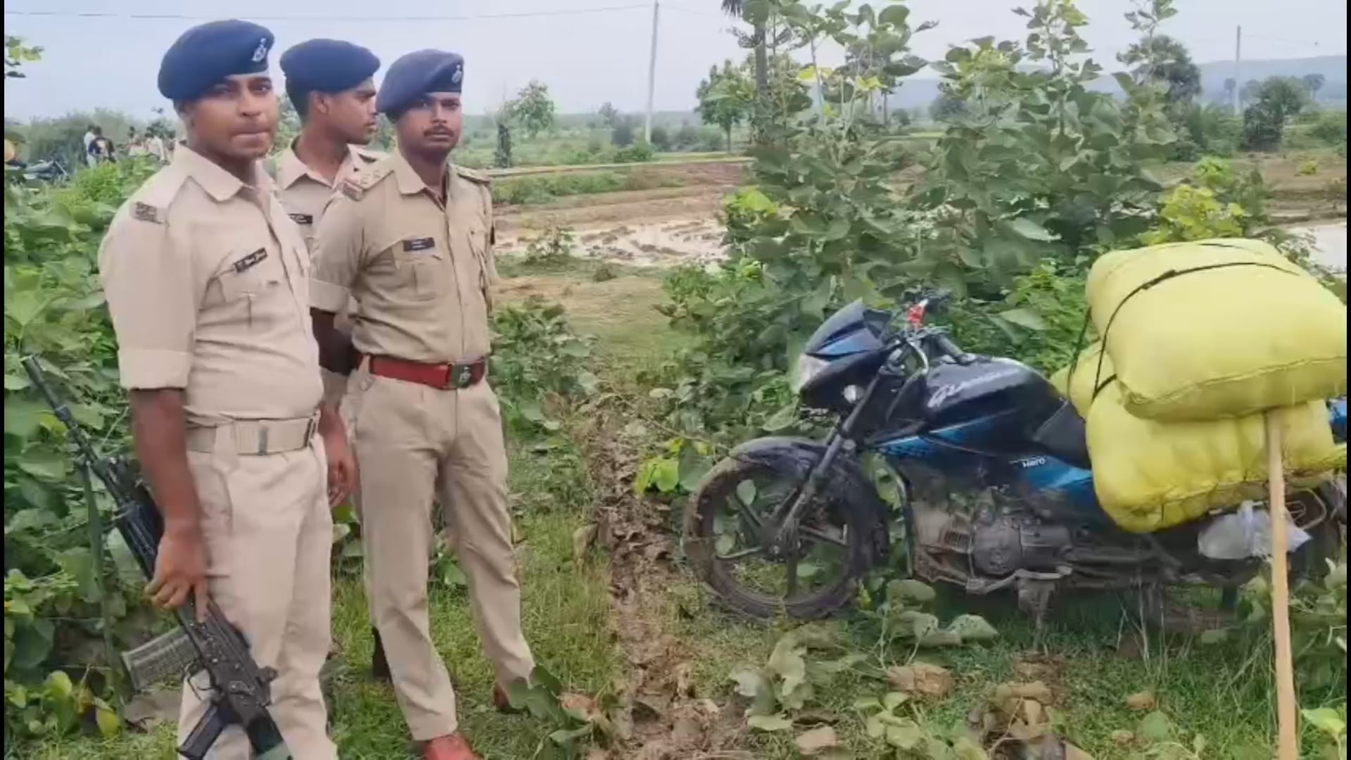 810 लीटर महुआ शराब के साथ दो बाइक जब्त, धंधेबाज फरार