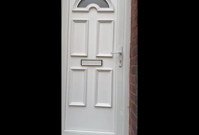 1 bed flat near City Centre and St James Hospital Main Photo