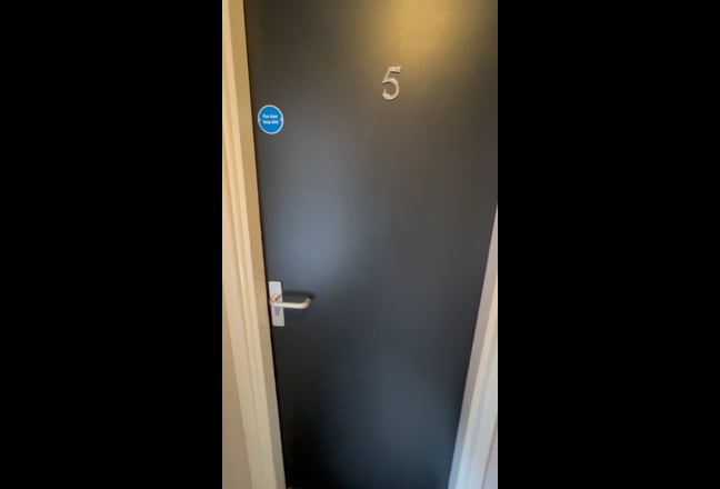 HUGE rooms in excellent location WS1 Main Photo