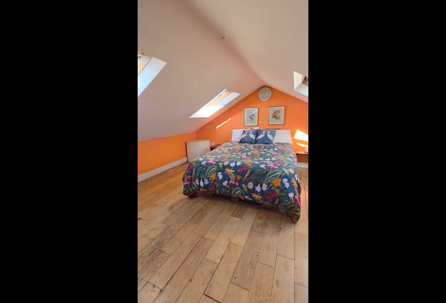 Double Rooms Available with Shared Bathroom W12 Main Photo