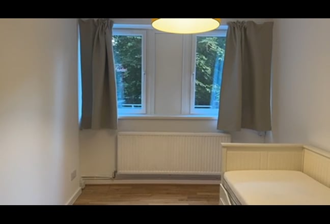 Lovely apartment close to town and transport Main Photo