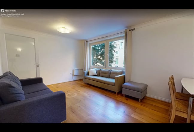 Spacious Two Bedroom Apartment in the of Chi Main Photo