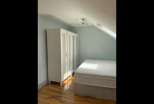 Small Double Room 2 Min from Jubilee Line  Main Photo