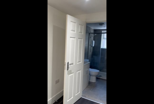 Studio Room Available – Slough (SL2 2PE) Main Photo