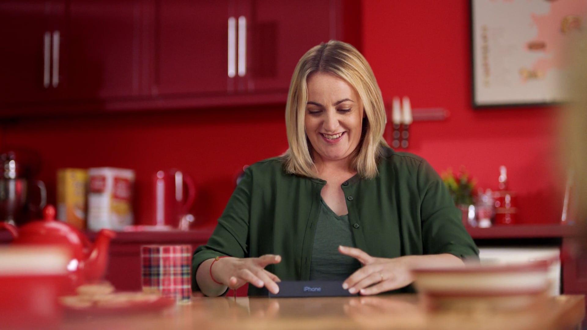 Vodaphone x Iphone - Advert (Editor)