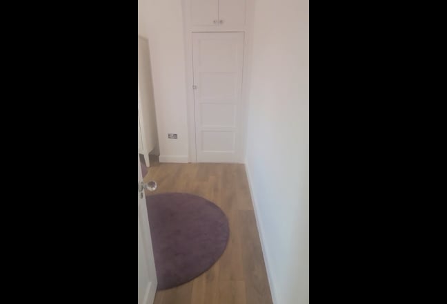 Double Room Available - IP1 near the crofts Main Photo