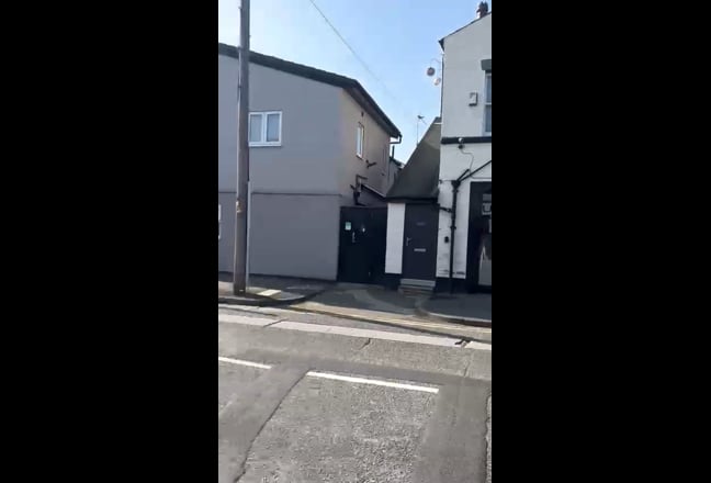 Short Let Available 3 Minute Walk to Bus Station Main Photo