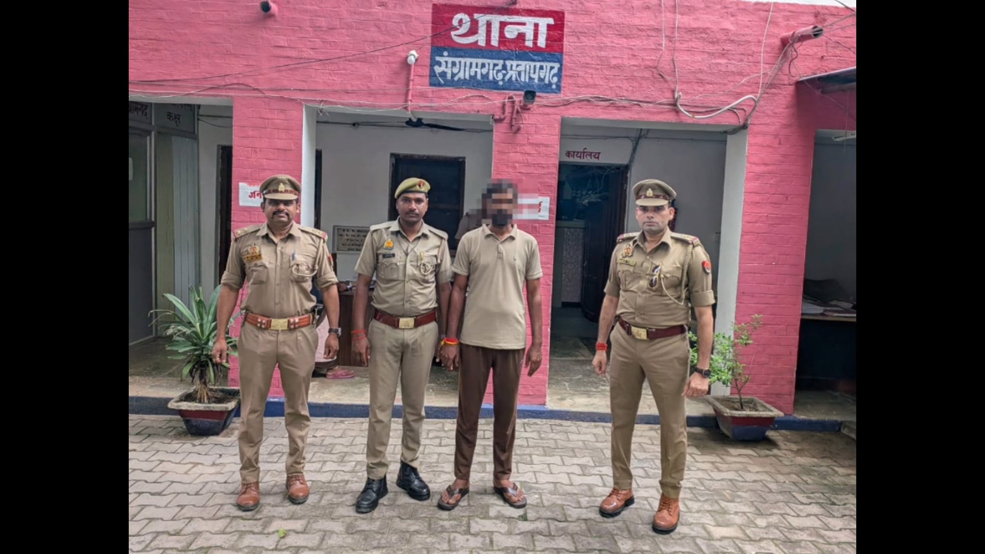 सर्विलांस सेल और संग्रामगढ़ पुलिस की संयुक्त कार्रवाई महीनों से फरार अनूप तिवारी दबोचा गया#latest_news 